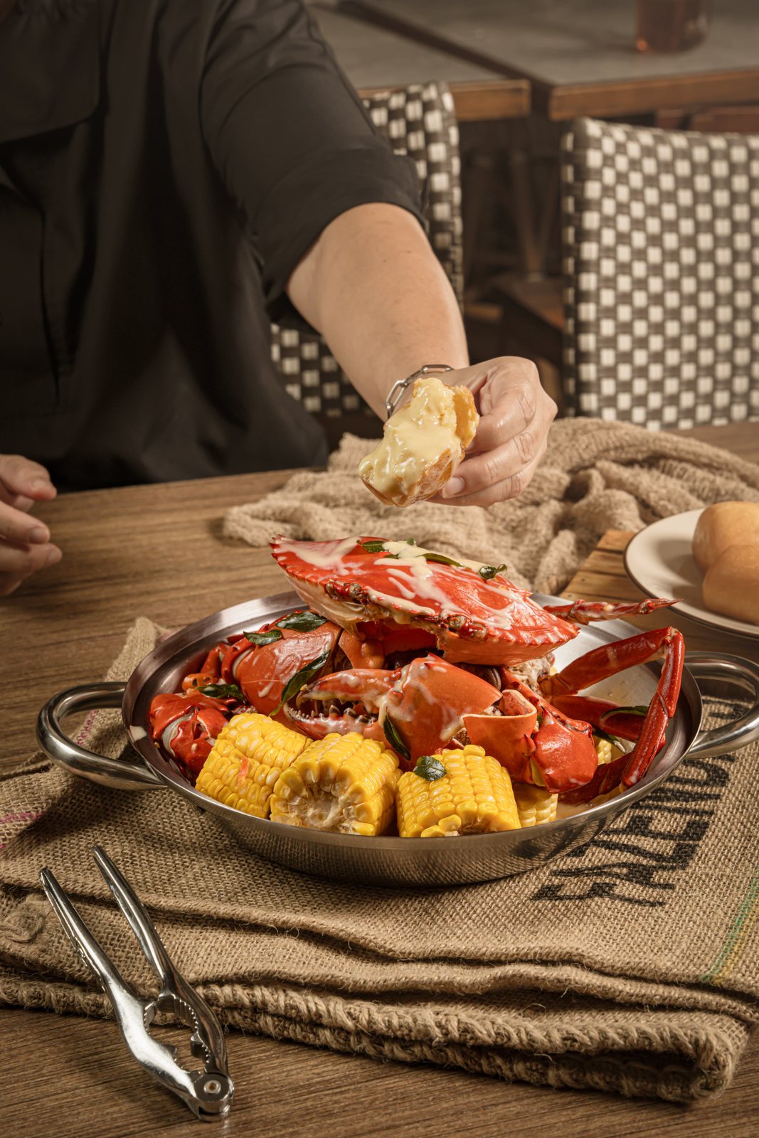 Kepiting saus mentega dengan jagung